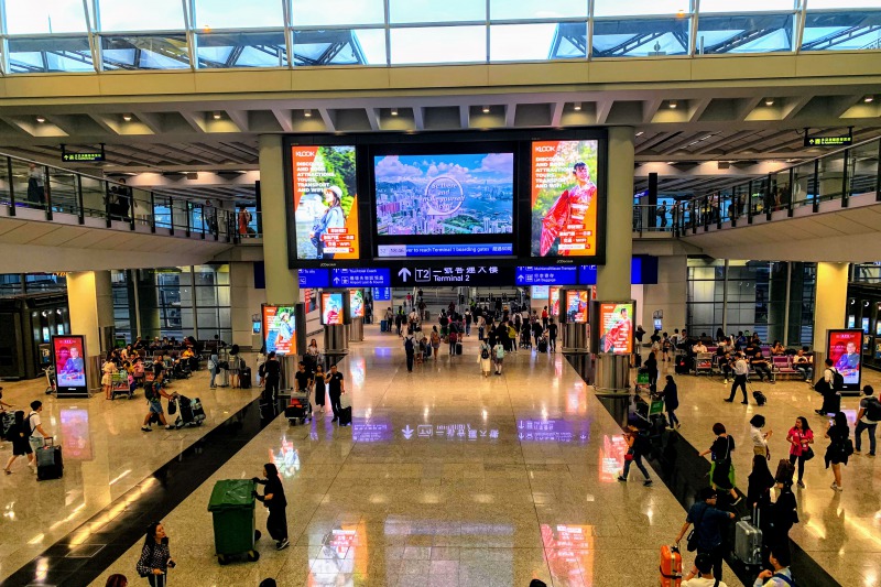 香港空港のKLOOKの広告