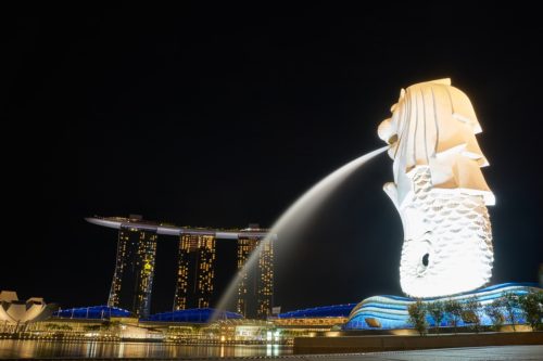シンガポールの観光スポット マーライオンから見る夜景