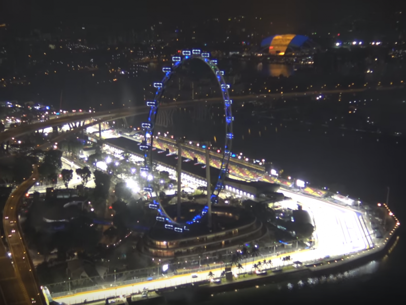 F1シンガポールgp シンガポールの夜のミッドタウンを駆け抜けるレーシングカーを見よう あじあ