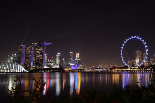 シンガポールの観光スポット シンガポールフライヤーのある夜景