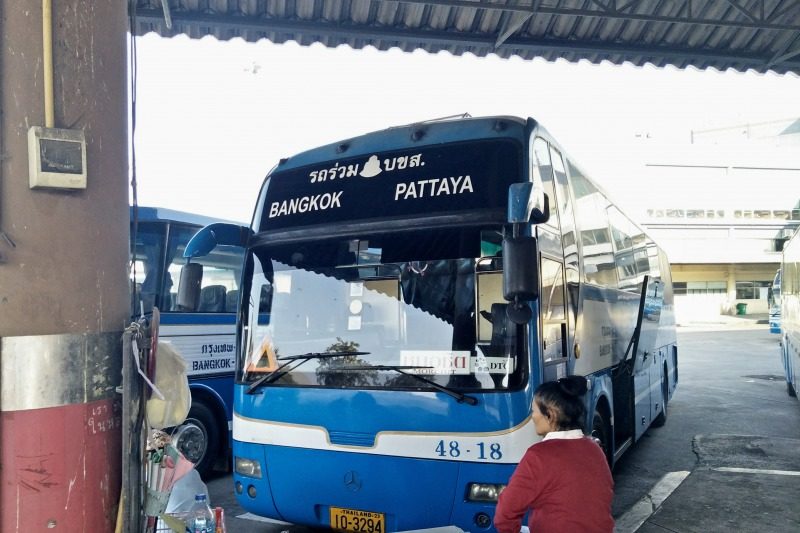 パタヤ行きバス