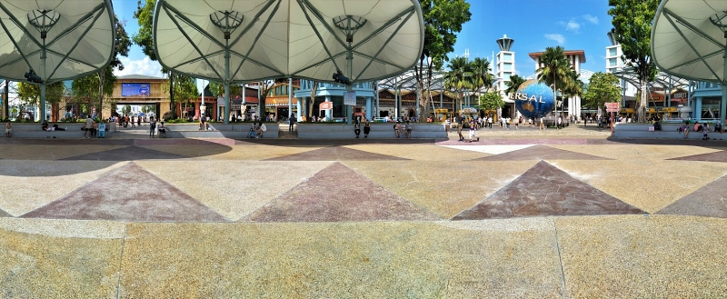 universal studios singapore の前広場のパノラマ写真