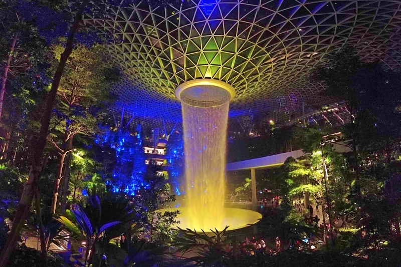 singapore changi airport jewel waterfall