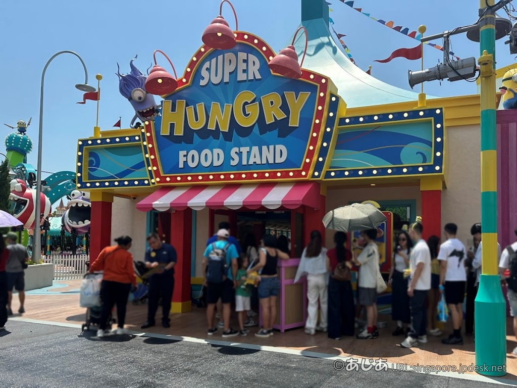 ユニバーサルスタジオシンガポールの「ミニオンランド」のレストランSuper Hungry Food Standの店頭