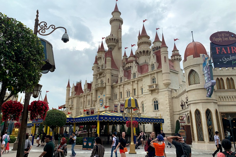 ユニバーサルスタジオシンガポールの「ミニオンランド」のレストランSuper Hungry Food Standのハンバーガー