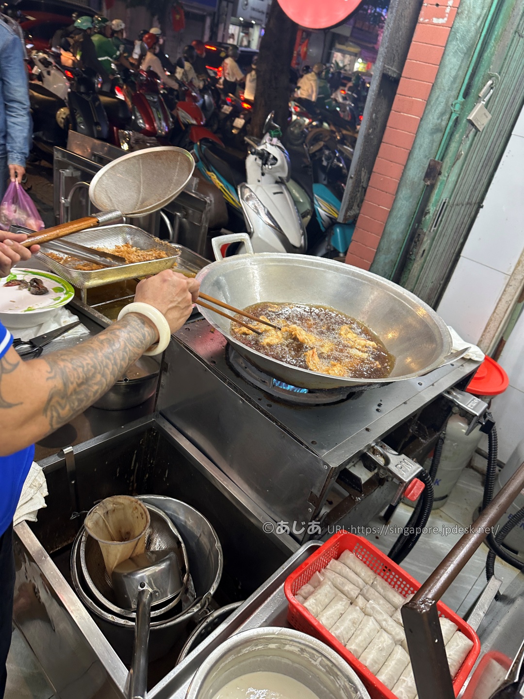 ベトナムホーチミンのミシュランThúy 94 Cũの店頭キッチンの揚げ場