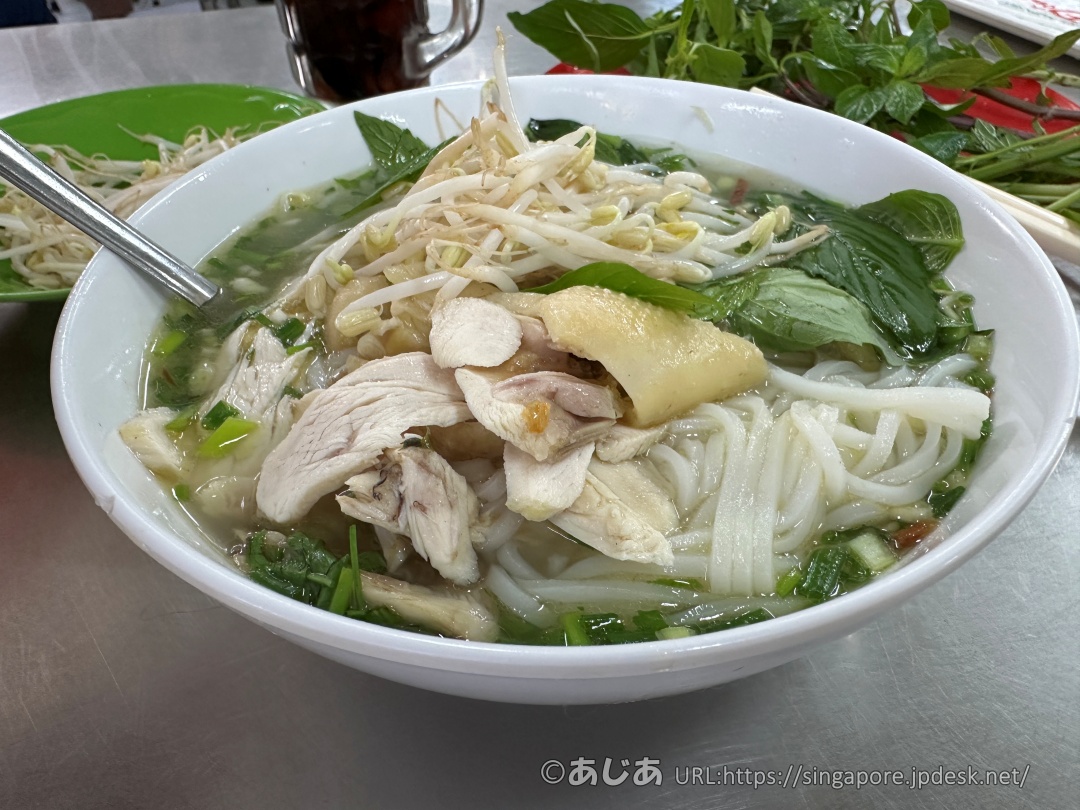 ミシュラン受賞店ミェン ガー キードンのチキンフォー