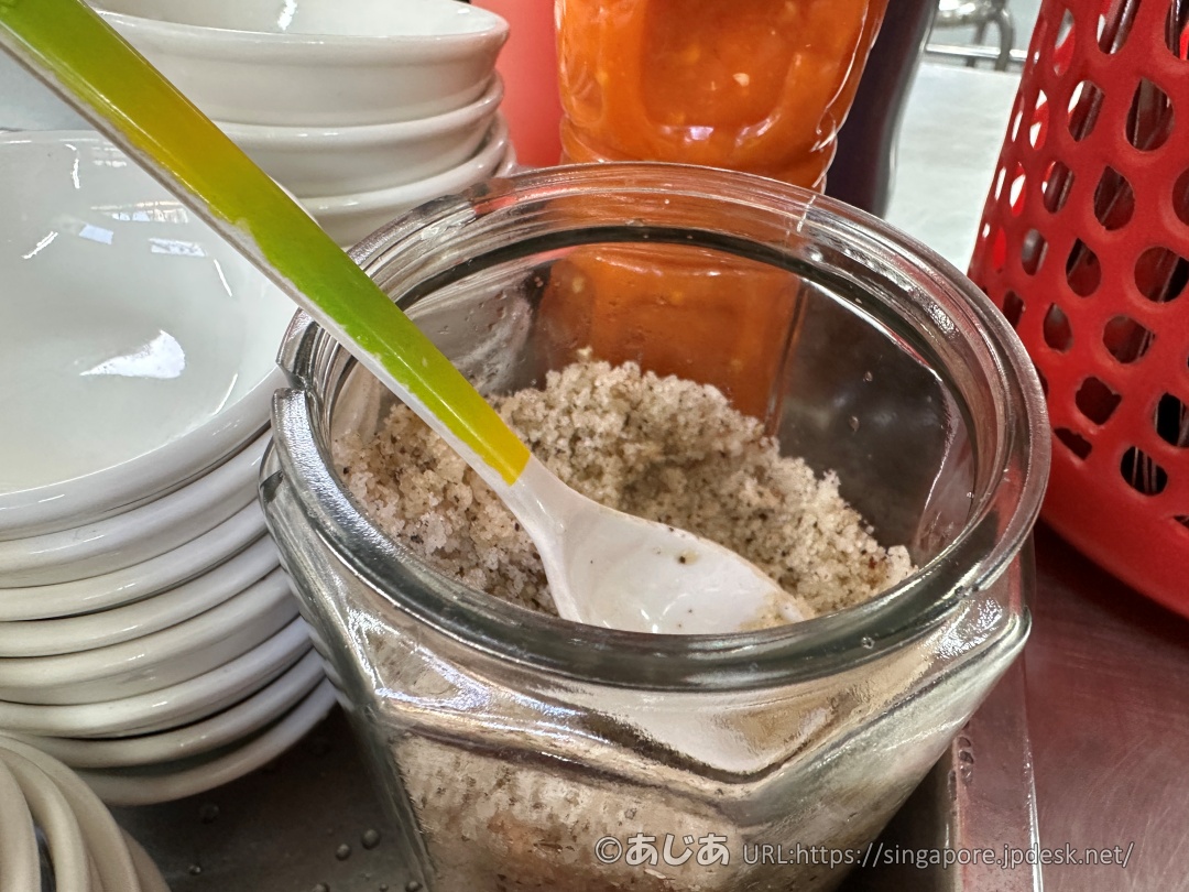 ミシュラン受賞店ミェン ガー キードンのチキンフォーのソルト