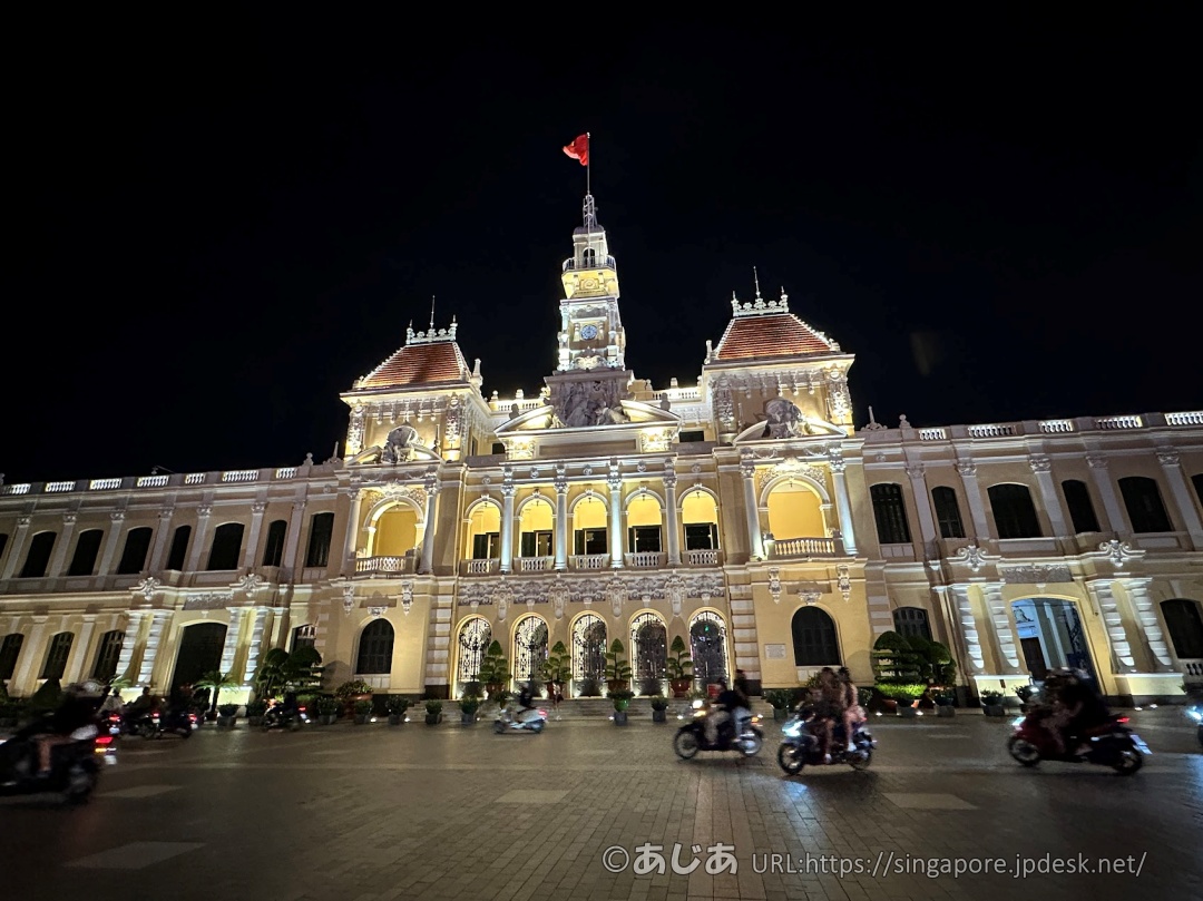ホーチミン人民委員会庁舎（旧市庁舎）の夜景