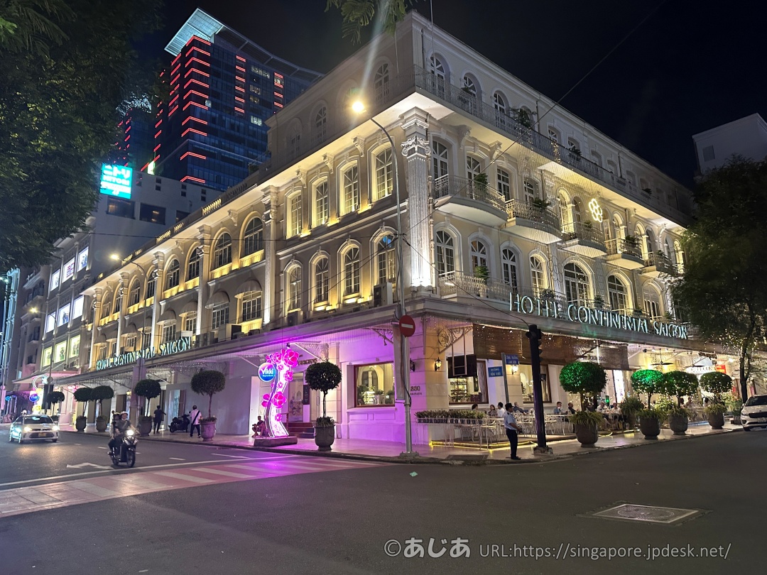 ホテル・コンチネンタル・サイゴン（Hotel Continental Saigon）の夜の外観