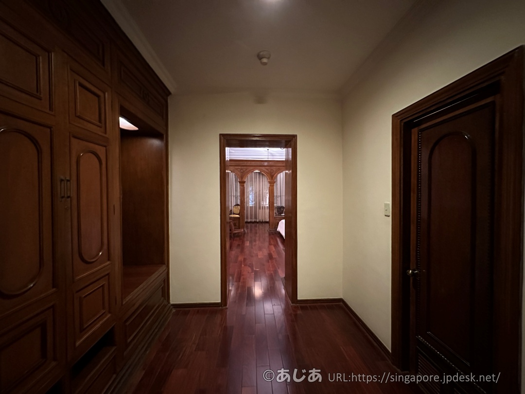 ホテル・コンチネンタル・サイゴン（Hotel Continental Saigon）の客室の入り口