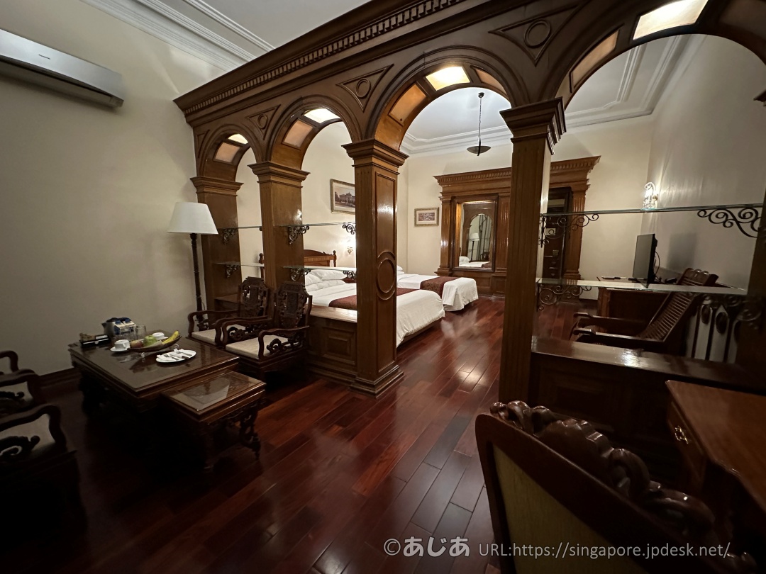 ホテル・コンチネンタル・サイゴン（Hotel Continental Saigon）の客室のラウンジスペース