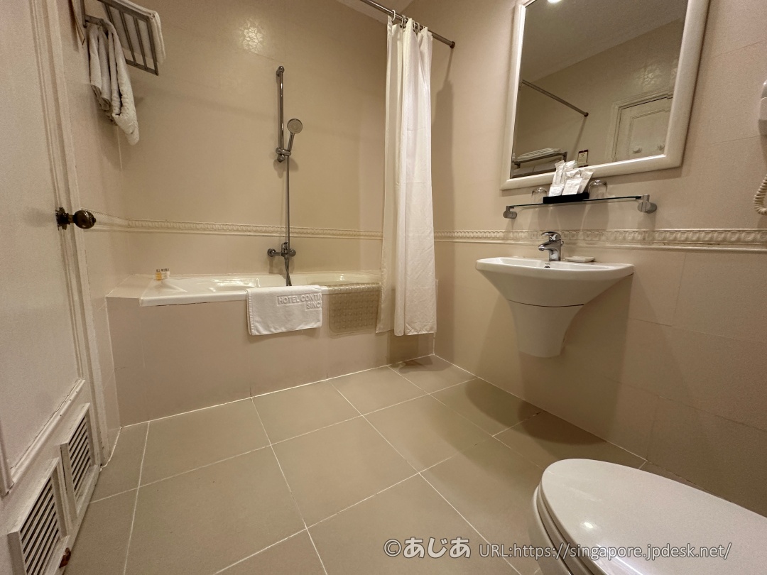 ホテル・コンチネンタル・サイゴン（Hotel Continental Saigon）の客室のパストイレ