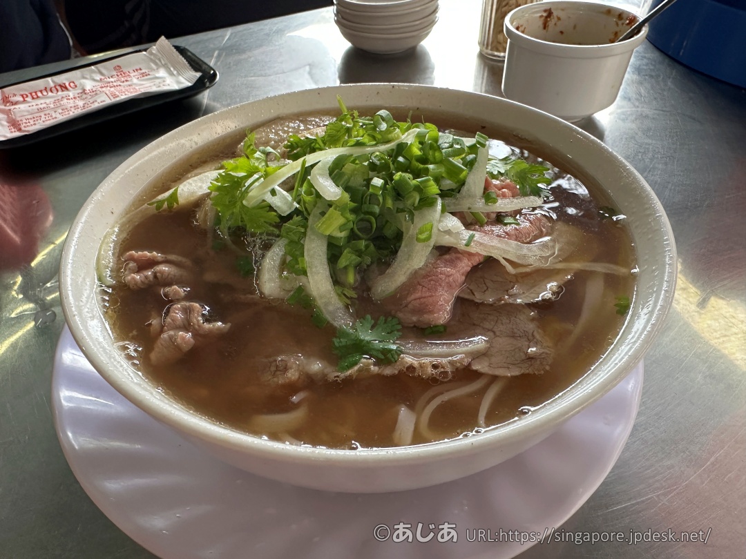ミシュラン掲載店フォー・フォン（Phở Phượng）の牛肉のフォー（Phở Bò）