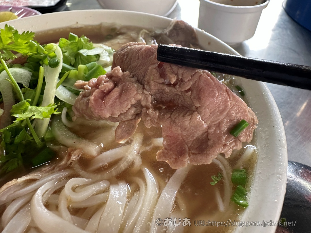 ミシュラン掲載店フォー・フォン（Phở Phượng）の牛肉のフォー（Phở Bò）の牛肉