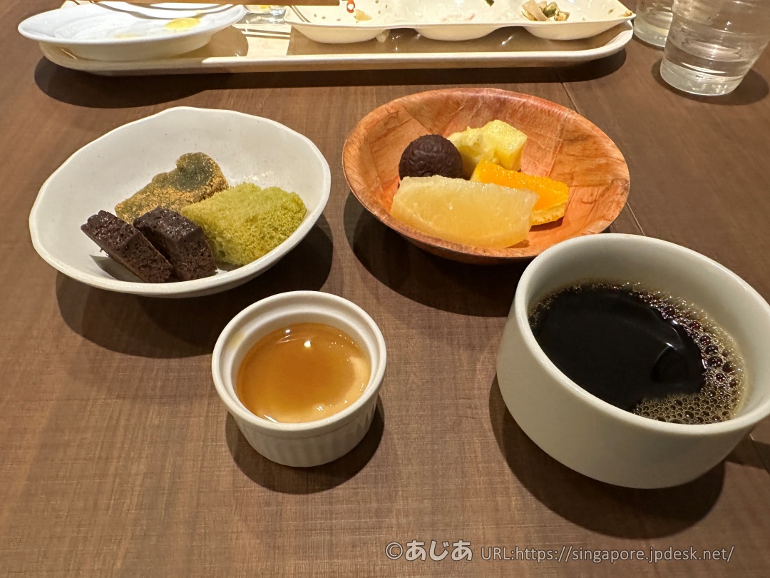 ダイワロイネットホテル那覇国際通りの朝食ビュッフェのデザートとコーヒー