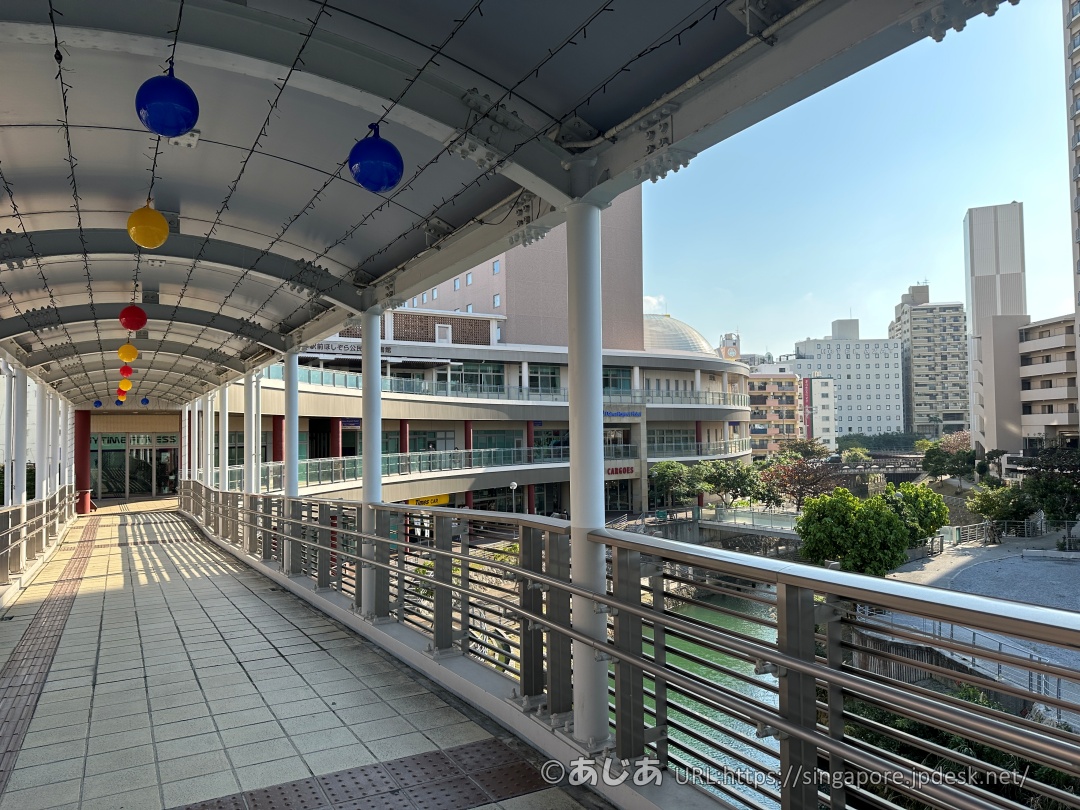 ダイワロイネットホテル那覇国際通りの最寄り牧志駅からのスロープ