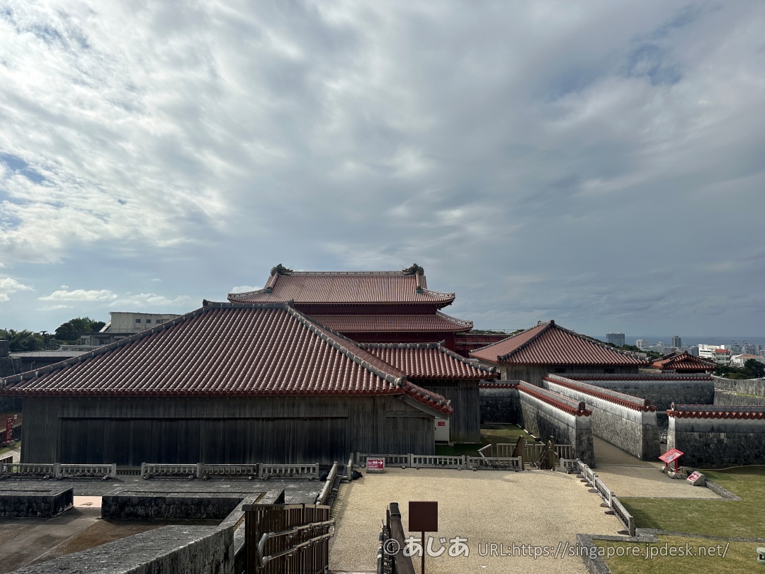 首里城公園から見る正殿の後ろ