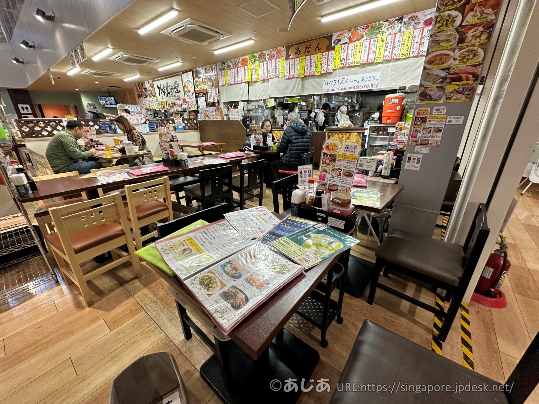 沖縄那覇の第一牧志公設市場の2階食堂の様子