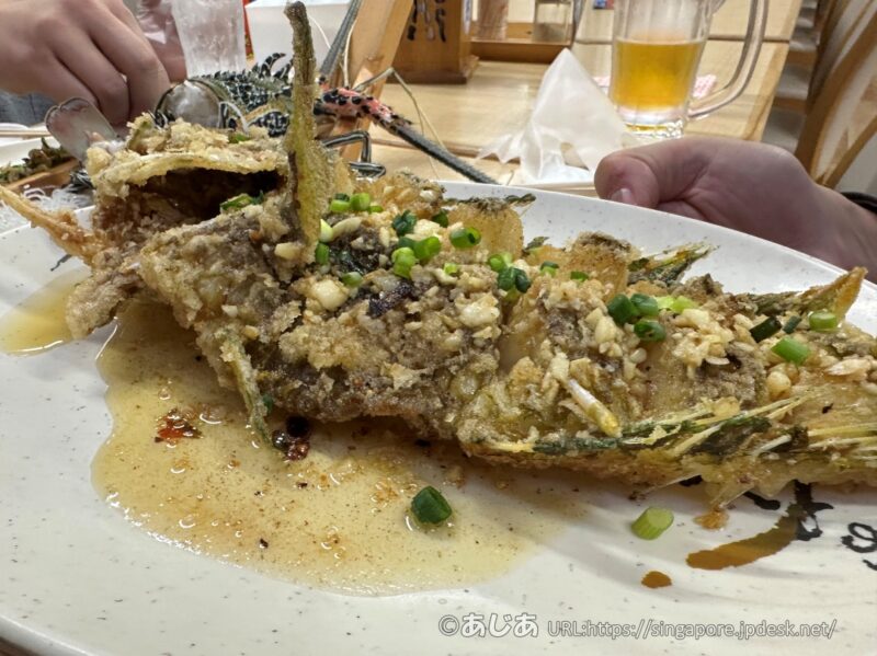 沖縄那覇の第一牧志公設市場の白身魚のから揚げ