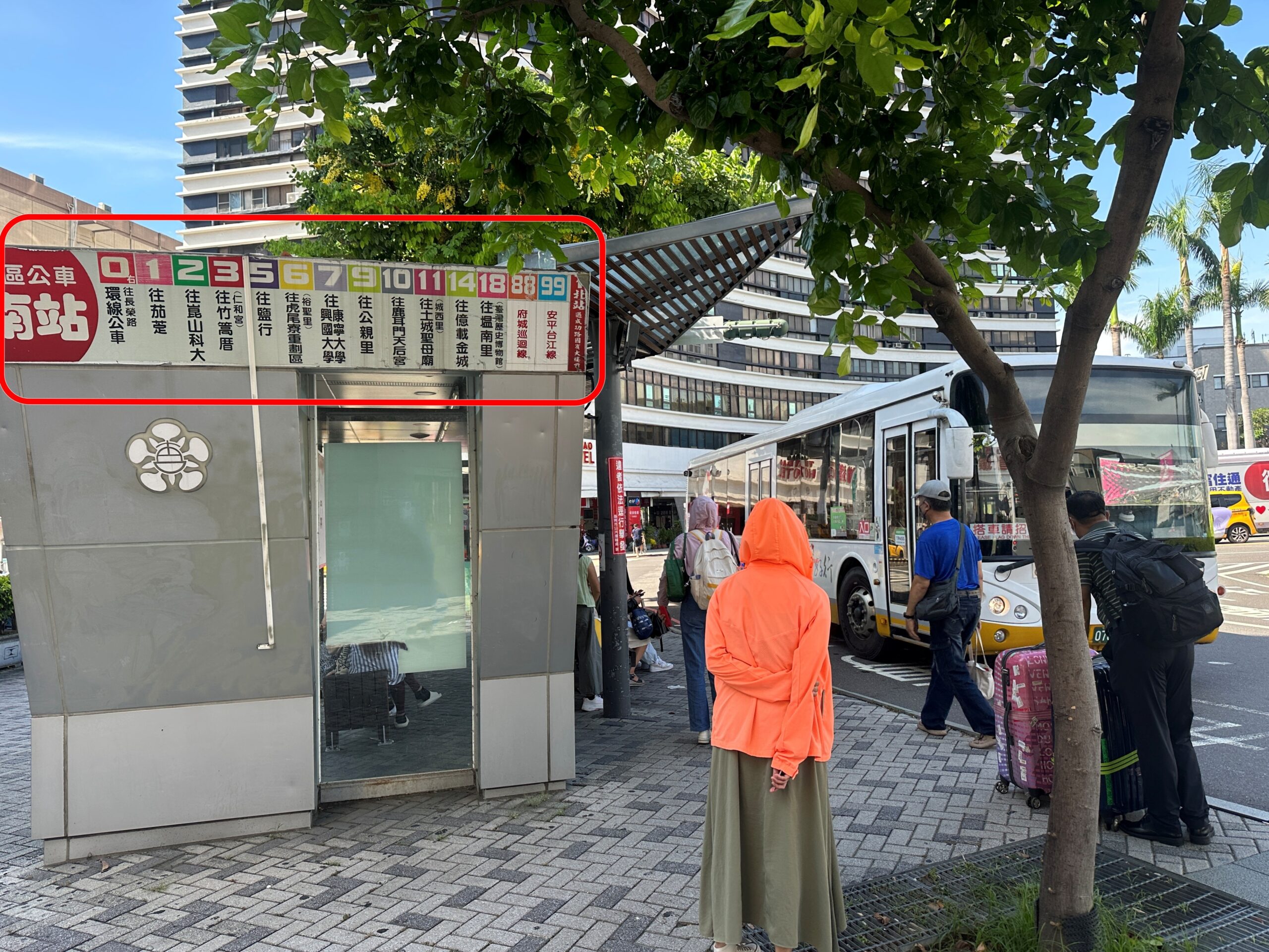 台南駅駅前ロータリー 南站（南バス乗り場）