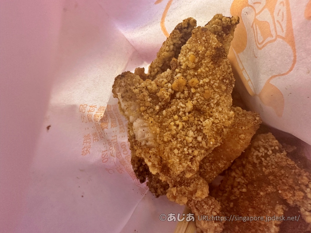 花園夜市のスパイスの効いたサバヒーの唐揚げ