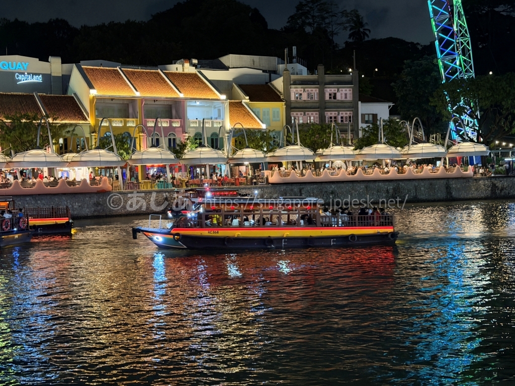 クラーク・キーの夜景とシンガポール・リバークルーズのバムボート