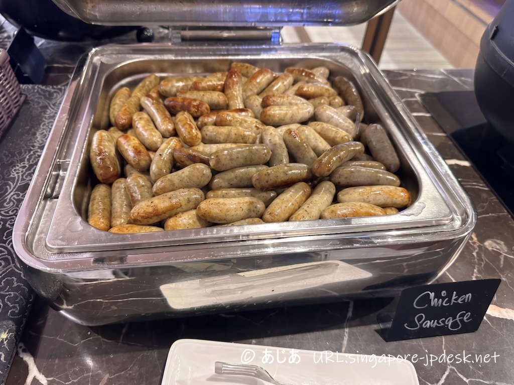 SATS Premier Lounge第2ターミナルのチキンソーセージ