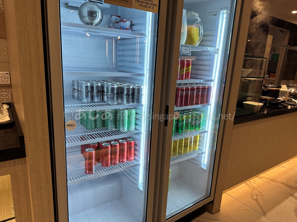 SATS Premier Loungeのビールとソフトドリンク