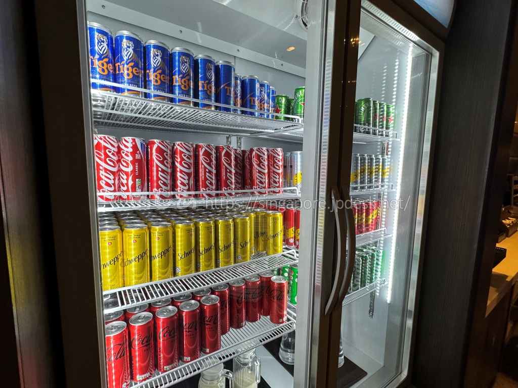 Marhaba Loungeのタイガービールとソフトドリンク