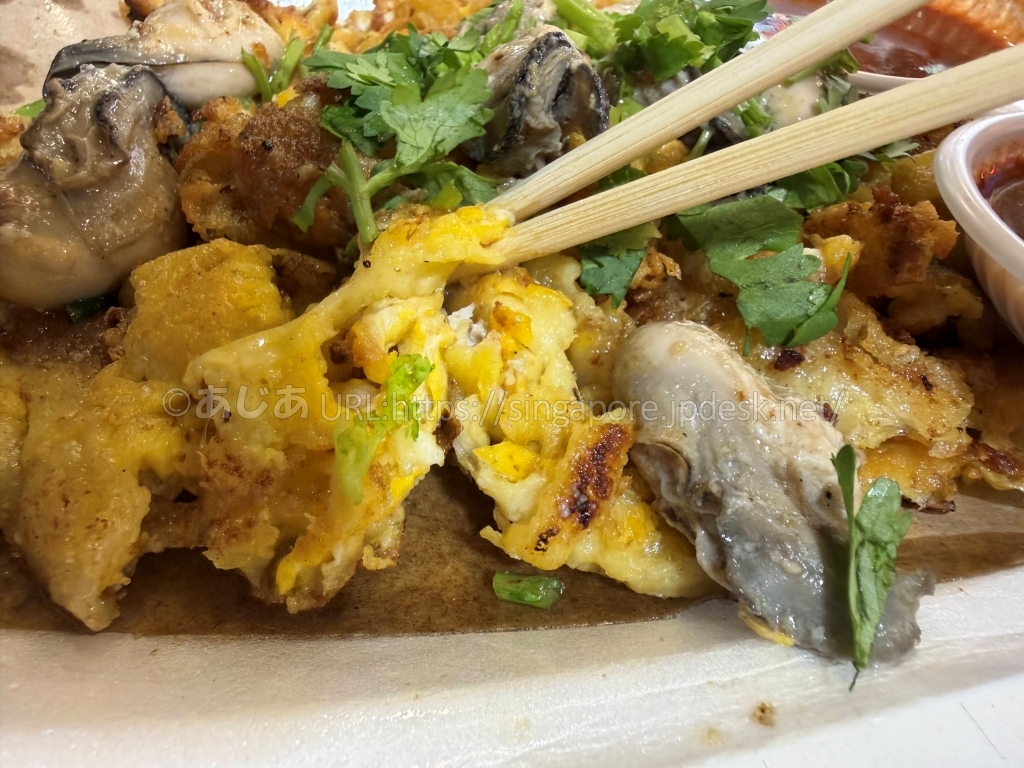 Hengの牡蠣オムレツの香ばしく焼けた卵と生地