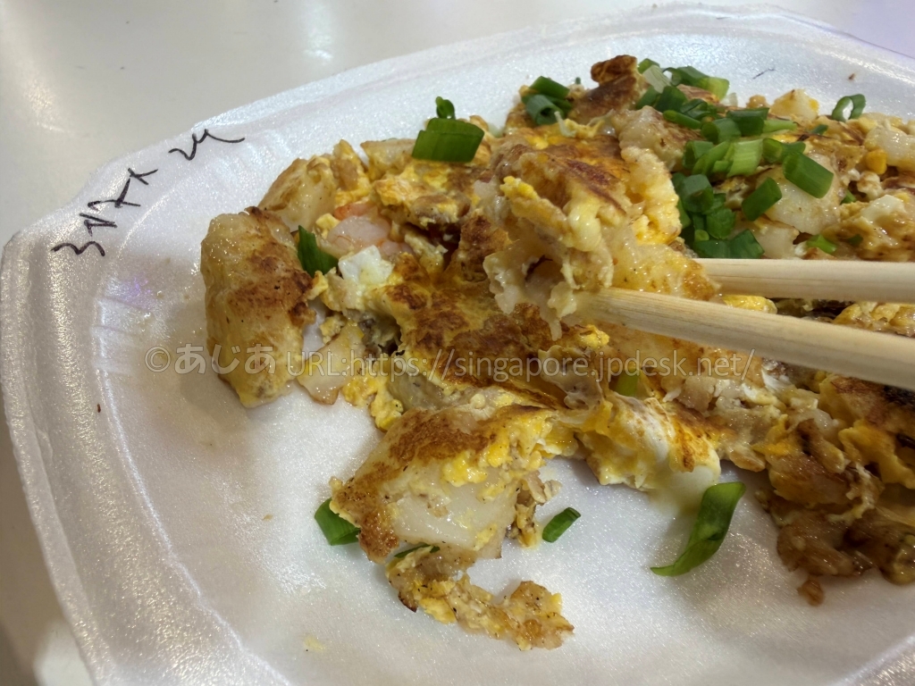 表面をこんがり焼いたHengのホワイトキャロットケーキ