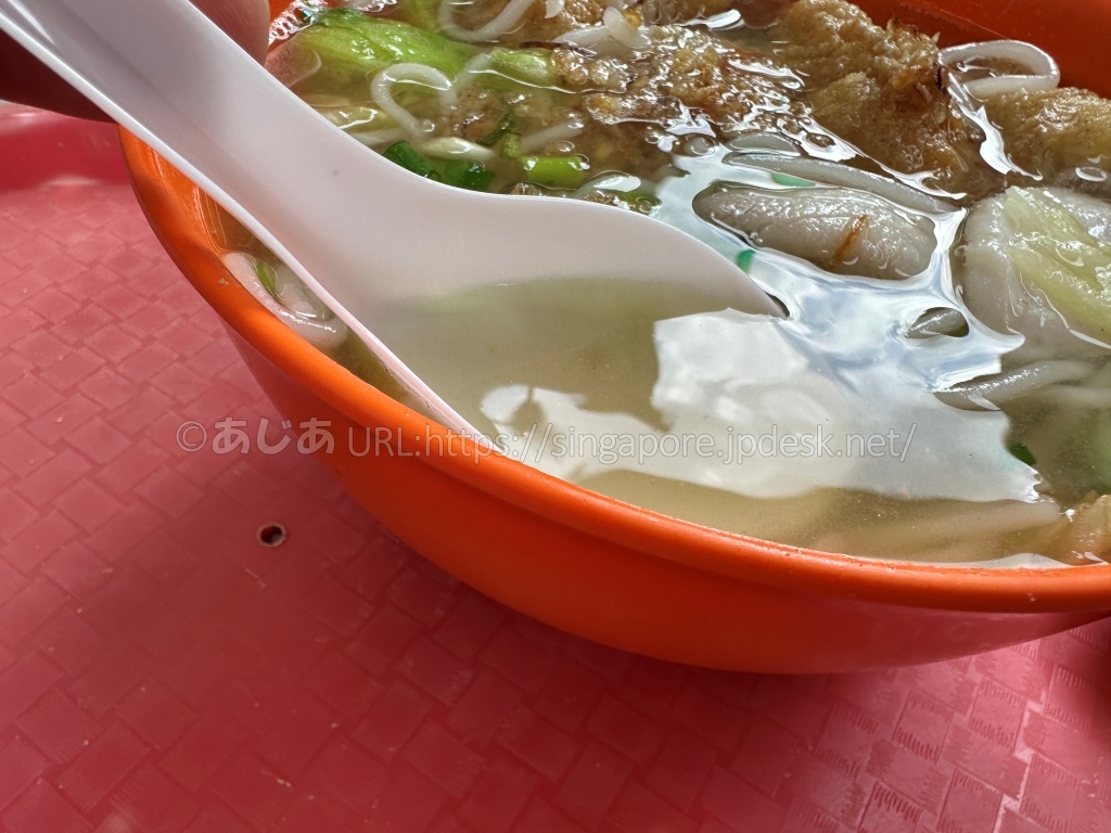 Kwang Keeの魚介のうま味が溶けた澄んだスープ