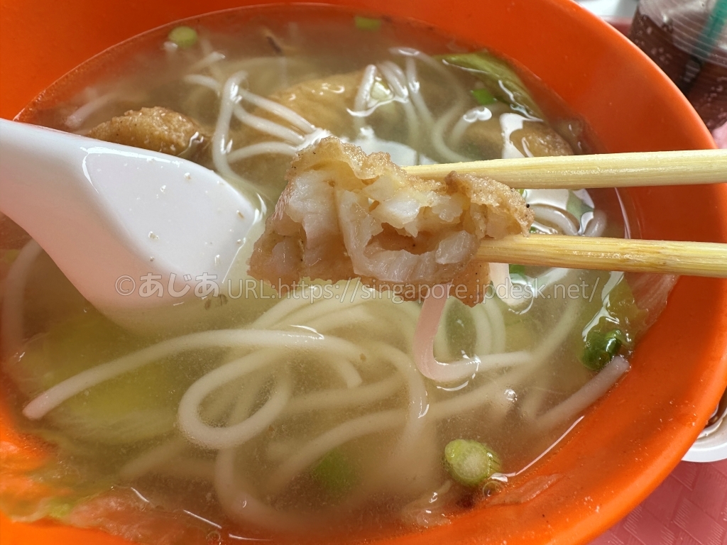 衣にスープが染みたKwang Keeの揚げ魚
