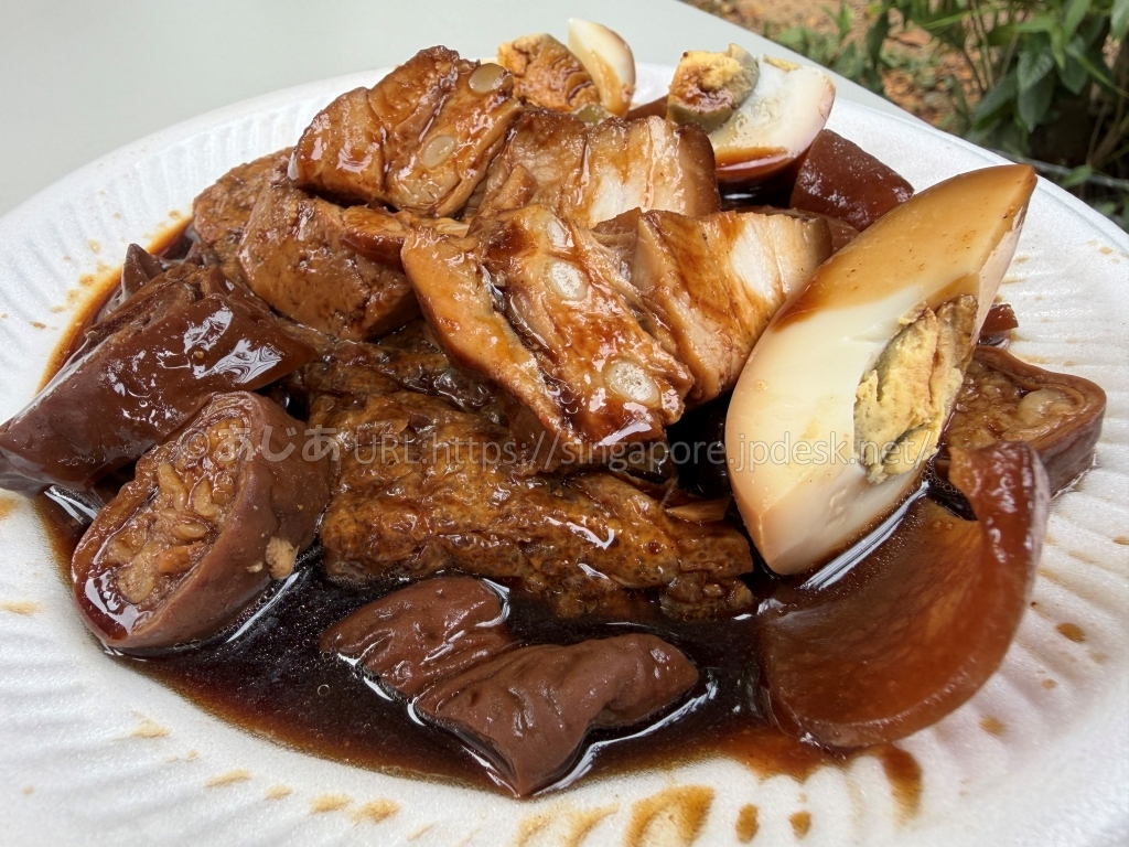 Kwee Hengのクイチャップに入る豚肉、内臓、豆腐、煮卵