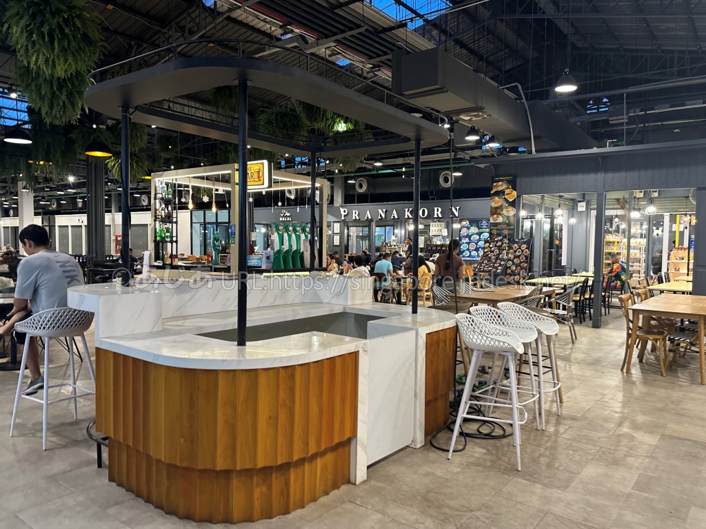 アジアンティーク2号棟のフードコートと飲食店
