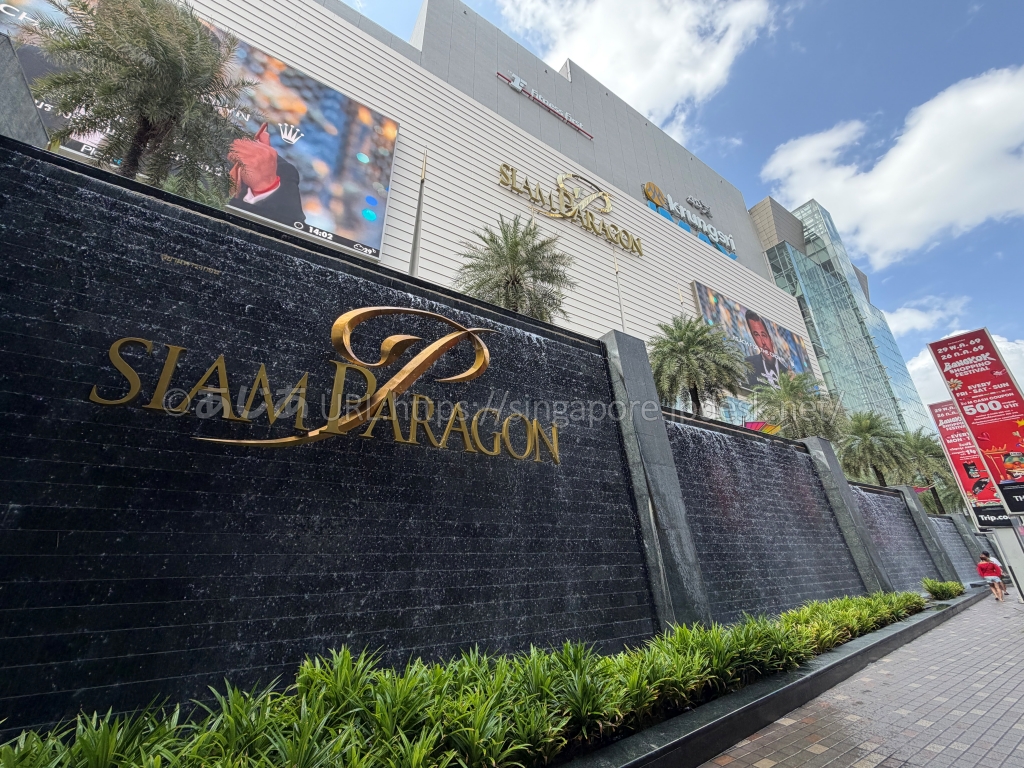 SIAM PARAGONのロゴがあるサイアム・パラゴン正面外観