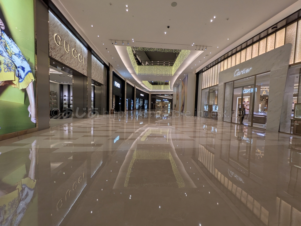高級ブランド店が並ぶシティ・オブ・ドリームズ館内