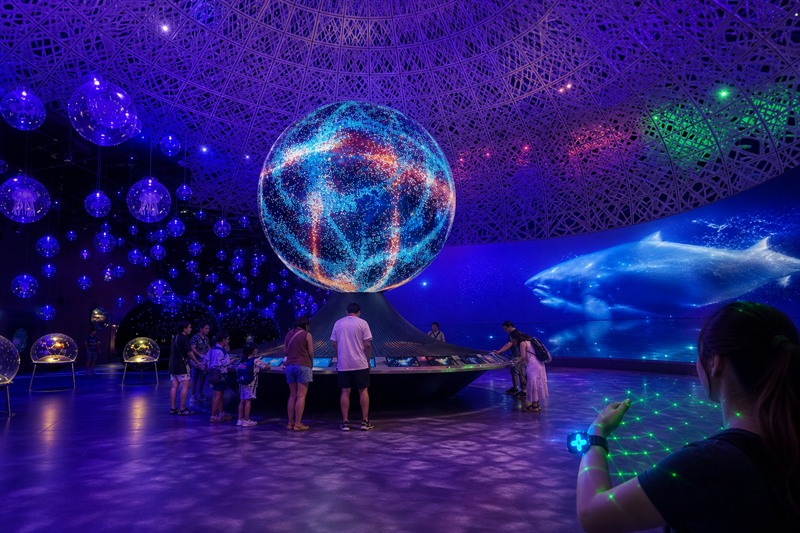 マンダイ野生区のExploriaにある中央球体とMicro Worlds、巨大生物、リストバンド体験