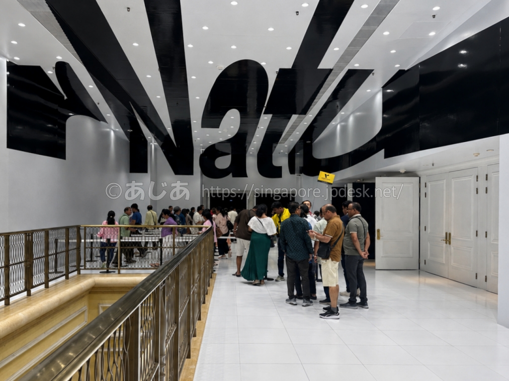 チームラボマカオのエントランスの行列