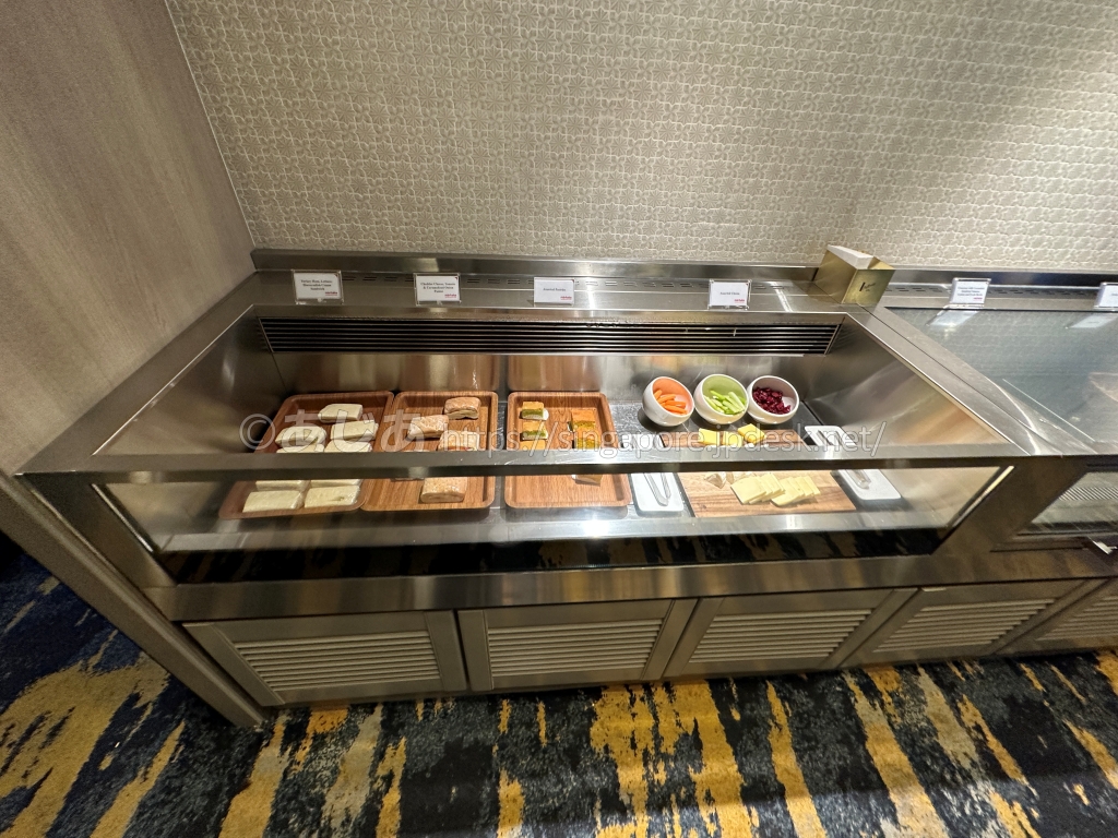 Marhaba Loungeのサンドイッチと野菜