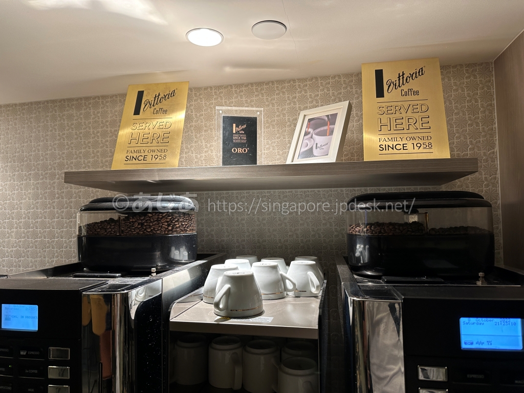Marhaba Loungeのコーヒー豆とエスプレッソマシーン