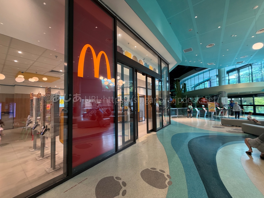 キュリオシティ・コーブと同じ建物にあるマクドナルド