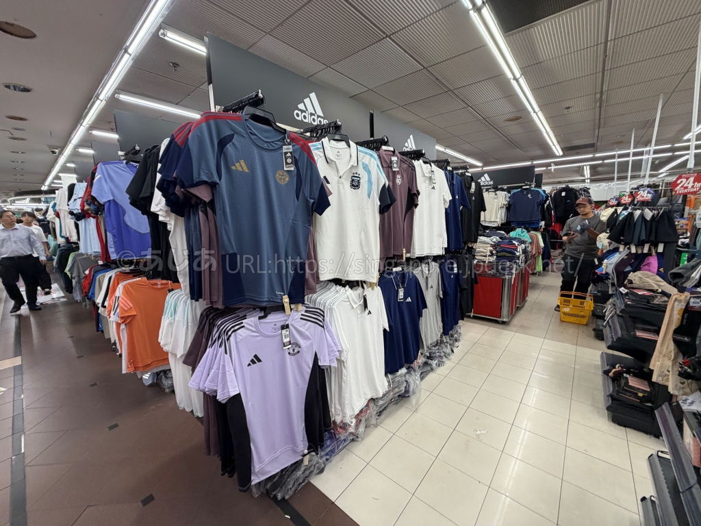 ムスタファセンターのスポーツウェア売り場