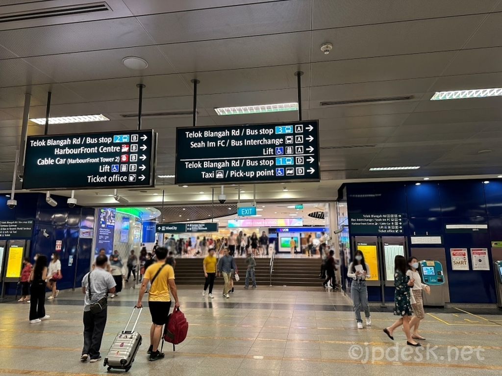 MRTハーバーフロント駅にあるケーブルカー乗り場とB出口の案内板