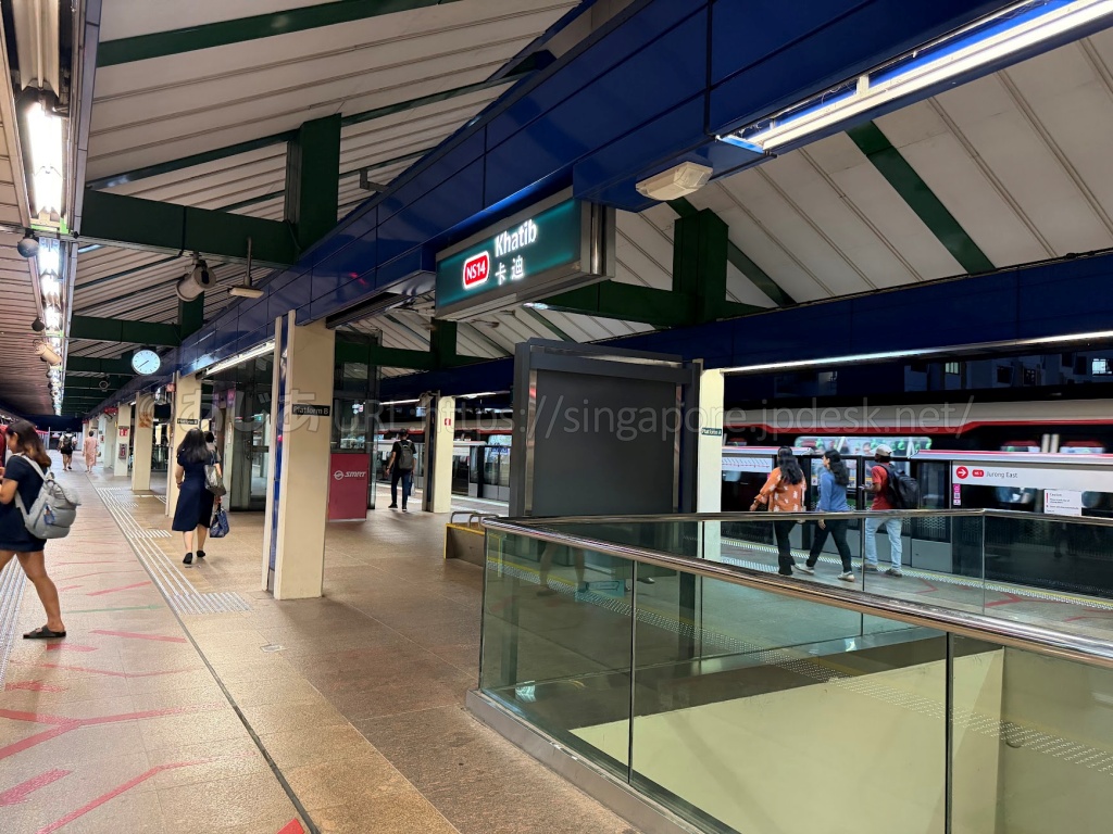 シンガポールMRT南北線カーティブ駅NS14のホーム