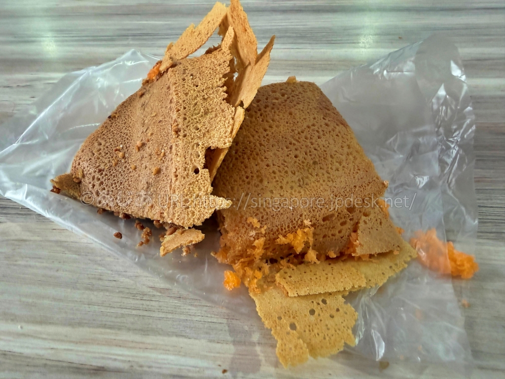 ピーナッツとココナッツを挟んだAunty Oats Pancake