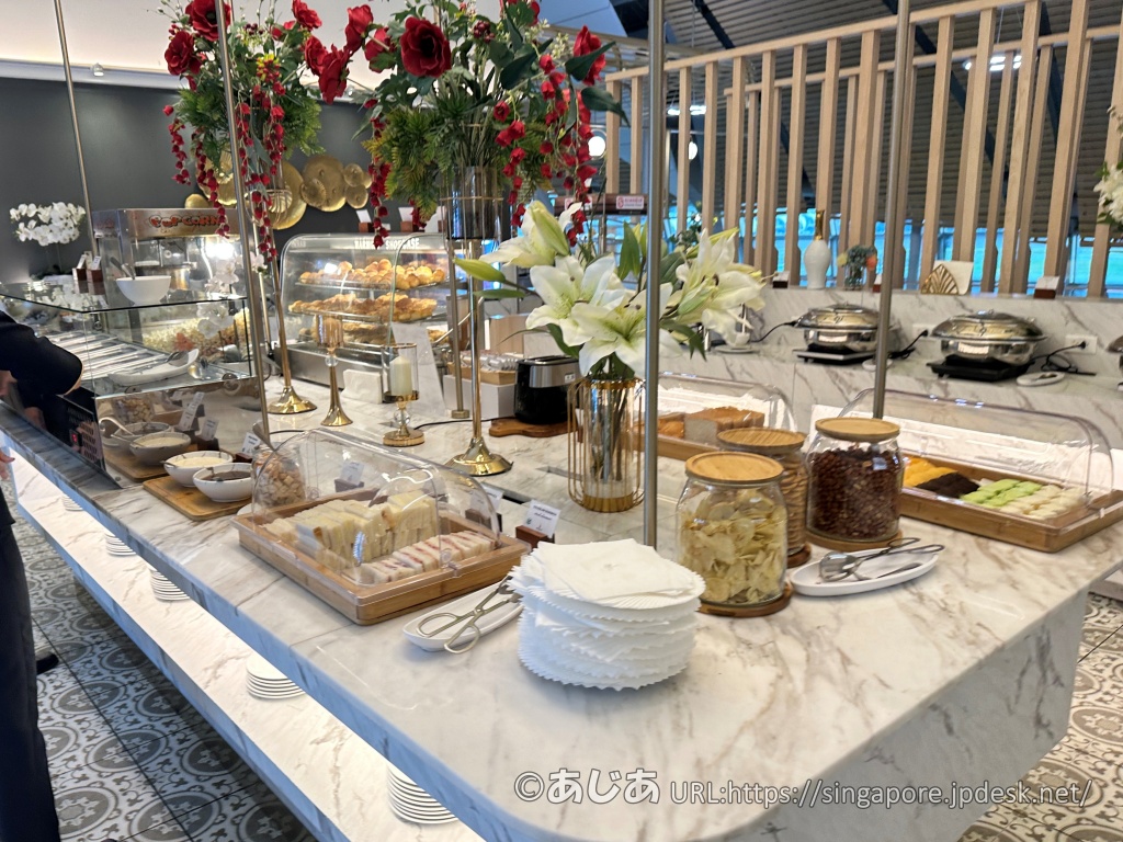 スワンナプーム空港サテライトのMiracle Business Class Loungeのフードコーナー