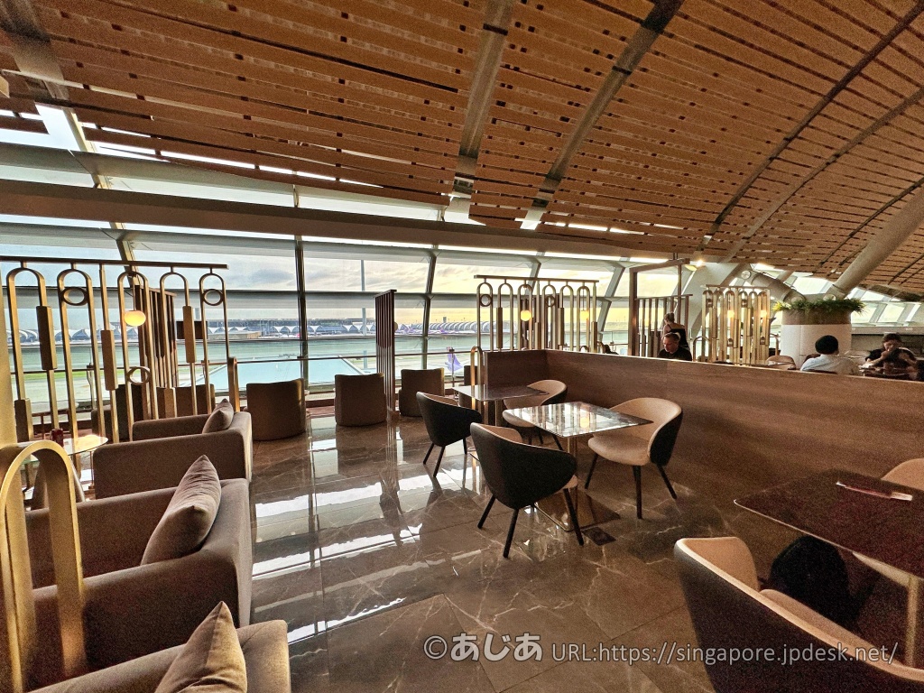 スワンナプーム空港サテライトのMiracle First Class Lounge内の座席エリア