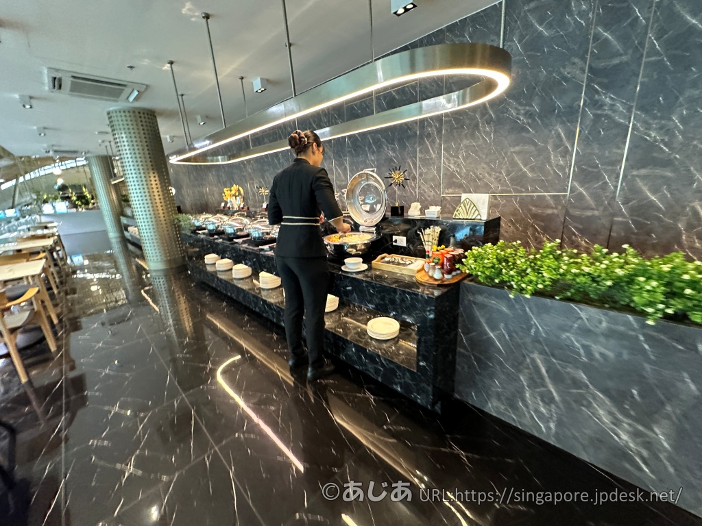 スワンナプーム空港サテライトのMiracle First Class Loungeのフードコーナー